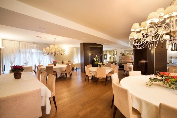 Imagen del bar/restaurante del Hotel Spa Parigi 2. Foto 1
