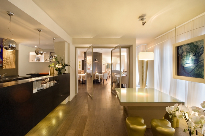 Imagen de los interiores del Hotel Spa Parigi 2. Foto 16