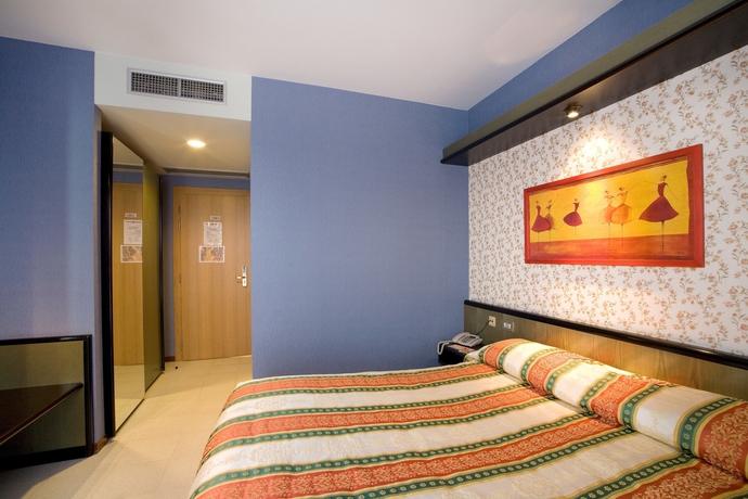 Imagen de la habitación del Hotel Spa Parigi 2. Foto 7