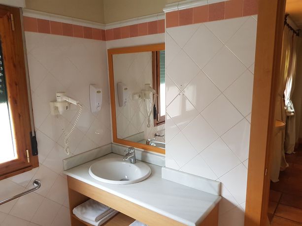 Imagen de la habitación del Hotel Spa Puerta Vadinia. Foto 9