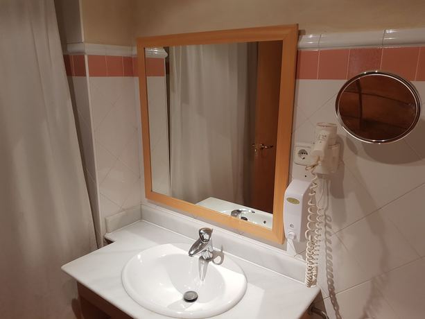 Imagen de la habitación del Hotel Spa Puerta Vadinia. Foto 16