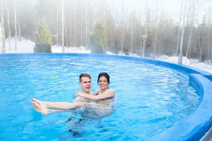 Imagen de la piscina del Hotel Spa Rauhalahti. Foto 17