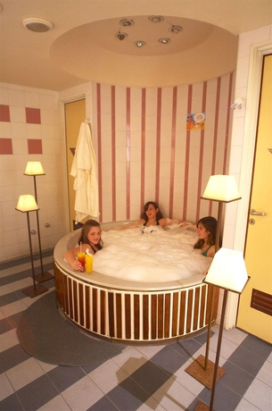 Imagen de la piscina del Hotel Spa Republica. Foto 15