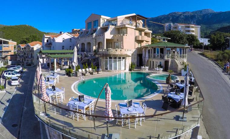 Imagen de la piscina del Hotel Spa Resort Becici. Foto 17