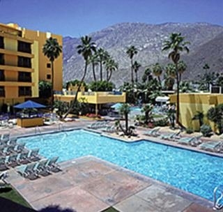 Imagen de la piscina del Hotel Spa Resort Casino. Foto 2