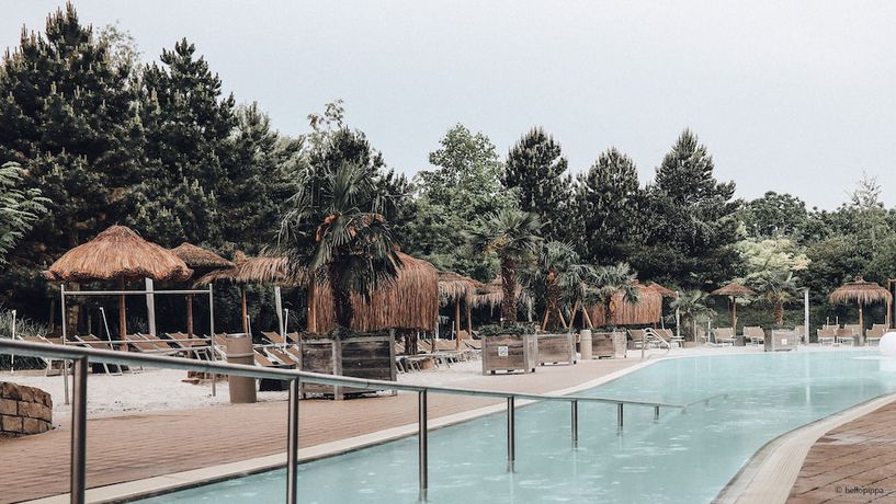 Imagen de la piscina del Hotel Spa Resort Therme Geinberg. Foto 18