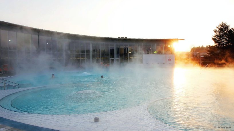 Imagen de la piscina del Hotel Spa Resort Therme Geinberg. Foto 19