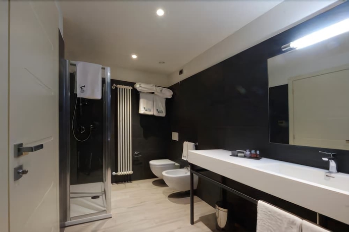 Imagen de la habitación del Hotel Spa Roero Relax Resort. Foto 10