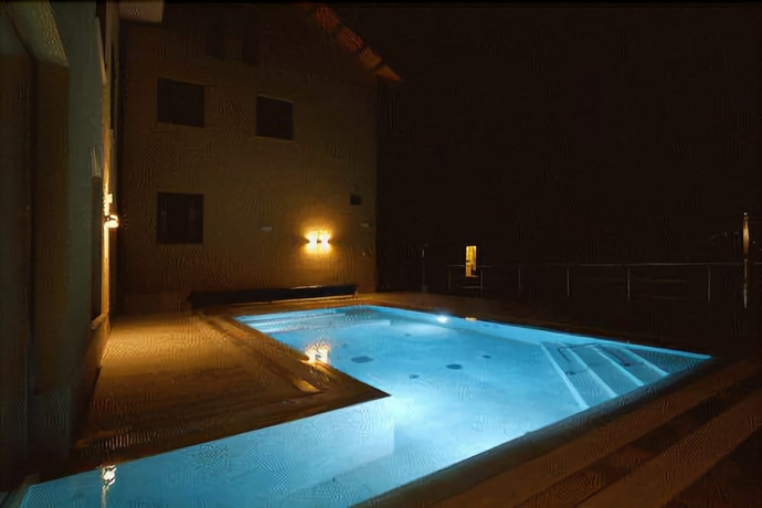 Imagen de la piscina del Hotel Spa Roero Relax Resort. Foto 15