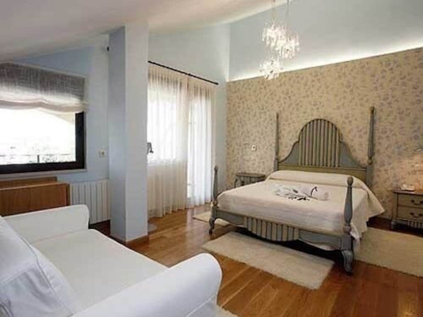 Imagen de la habitación del Hotel Spa Rural Mies De Rubayo. Foto 2