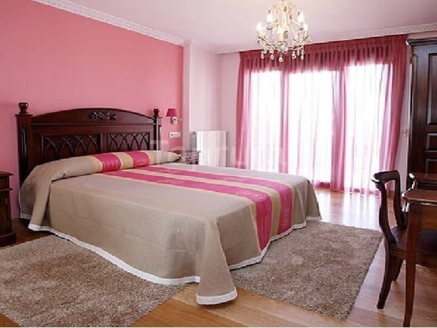 Imagen de la habitación del Hotel Spa Rural Mies De Rubayo. Foto 4