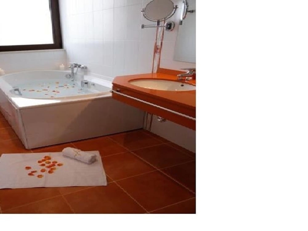 Imagen de la habitación del Hotel Spa Rural Mies De Rubayo. Foto 16