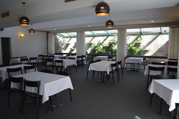 Imagen del bar/restaurante del Hotel Spa Village Travel Inn. Foto 9