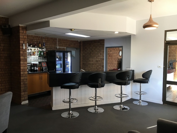 Imagen del bar/restaurante del Hotel Spa Village Travel Inn. Foto 11