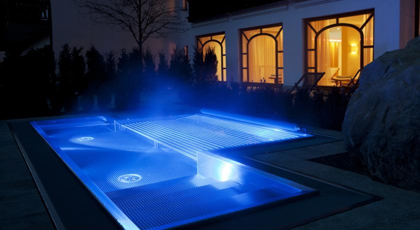 Imagen de la piscina del Hotel Spa and Resort Bachmair Weissach. Foto 8