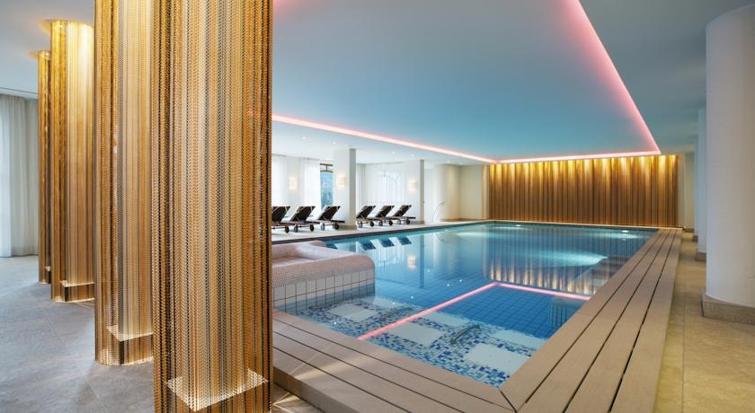 Imagen de la piscina del Hotel Spa and Resort Bachmair Weissach. Foto 9