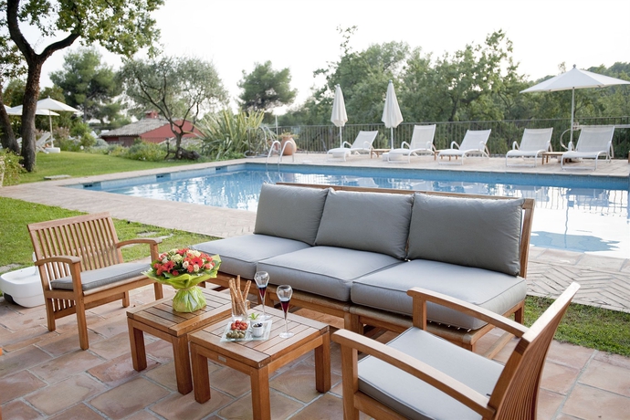 Imagen de la piscina del Hotel Spa and Restaurant Cantemerle. Foto 14