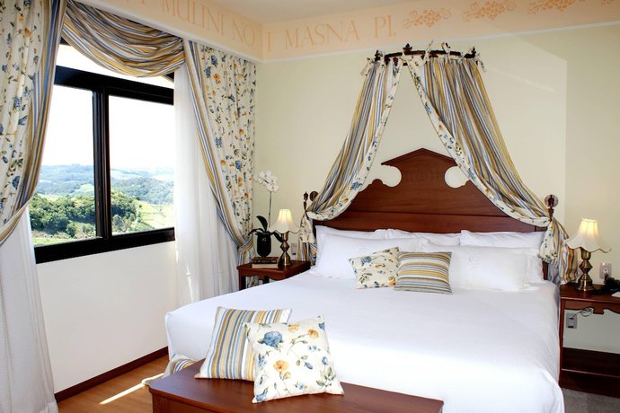 Imagen de la habitación del Hotel Spa do Vinho Hotel and Condom&iacute;nio Vitivin&iacute;cola. Foto 4