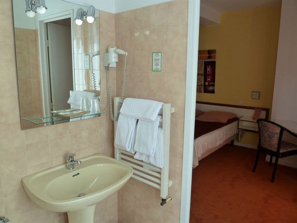 Imagen de la habitación del Hotel Spa les Lilas. Foto 6