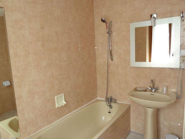 Imagen de la habitación del Hotel Spa les Lilas. Foto 8