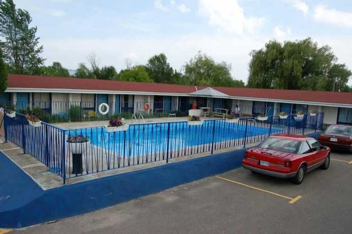 Imagen de la piscina del Hotel Space Motel. Foto 10