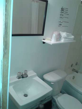 Imagen de la habitación del Hotel Space Motel. Foto 7