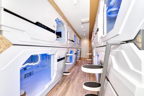 Imagen de la habitación del Hotel Space Q Capsule. Foto 6