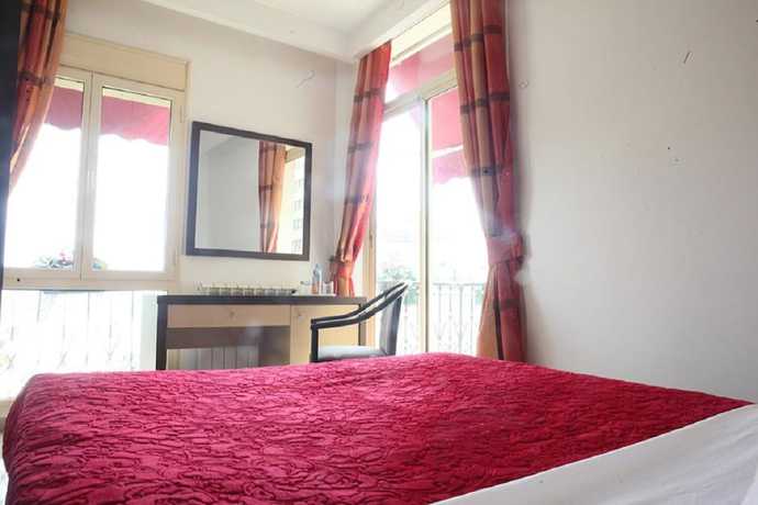 Imagen de la habitación del Hotel Space Telemly. Foto 3
