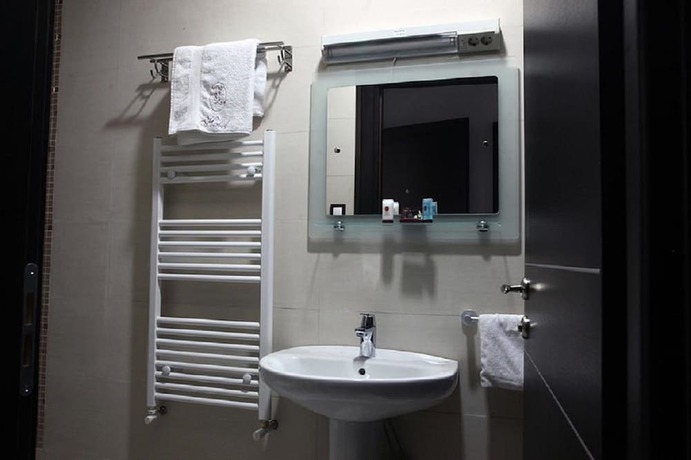 Imagen de la habitación del Hotel Space Telemly. Foto 7