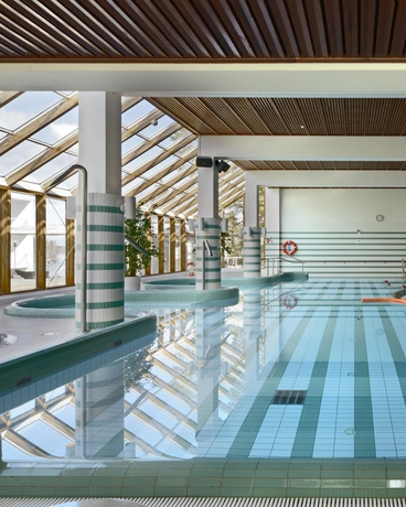 Imagen de la piscina del Hotel Spahotel Casino. Foto 16