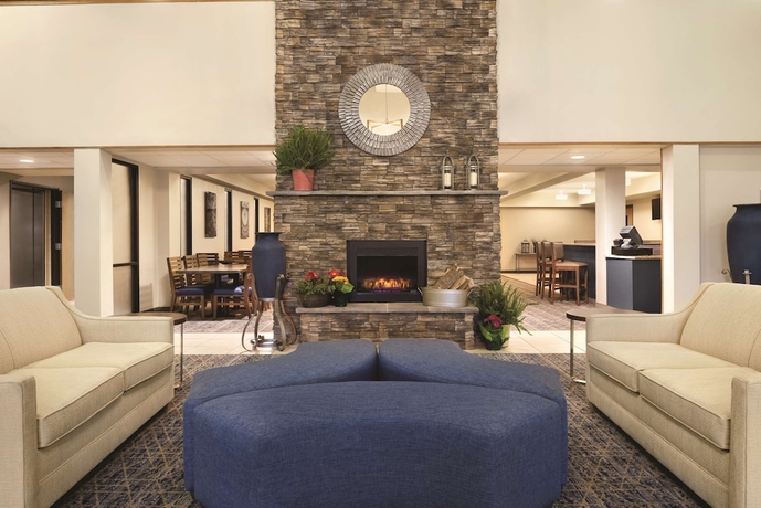 Imagen de los interiores del Hotel Spark By Hilton Ames. Foto 15