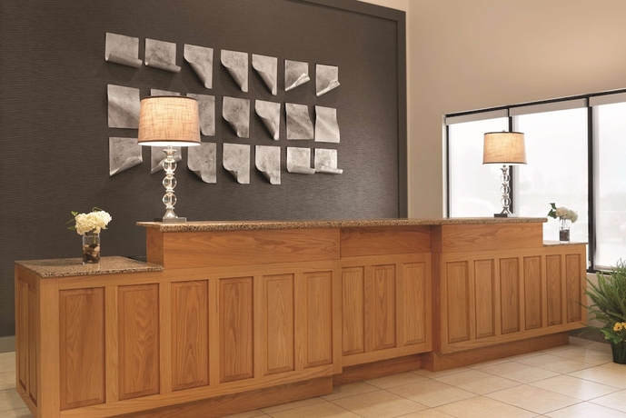 Imagen de los interiores del Hotel Spark By Hilton Ames. Foto 16
