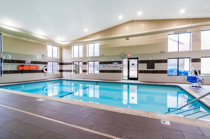 Imagen de la piscina del Hotel Spark By Hilton Ann Arbor South. Foto 19