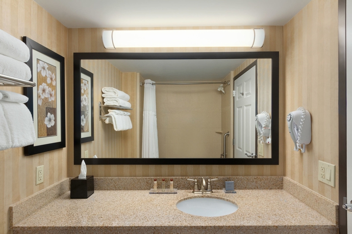 Imagen de la habitación del Hotel Spark By Hilton Charlotte Tyvola I-77. Foto 8
