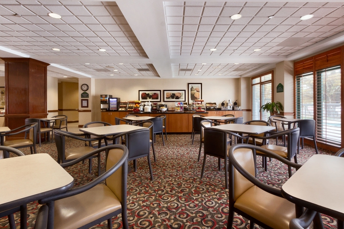 Imagen del bar/restaurante del Hotel Spark By Hilton Charlotte Tyvola I-77. Foto 6