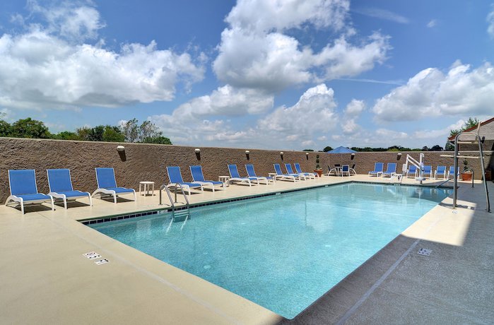Imagen de la piscina del Hotel Spark By Hilton Germantown Washington Dc North. Foto 20