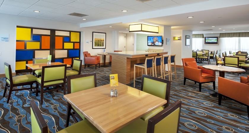 Imagen del bar/restaurante del Hotel Spark By Hilton Germantown Washington Dc North. Foto 3