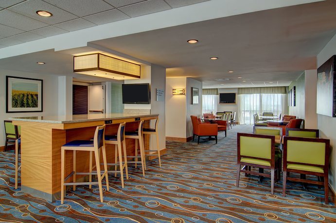 Imagen del bar/restaurante del Hotel Spark By Hilton Germantown Washington Dc North. Foto 5