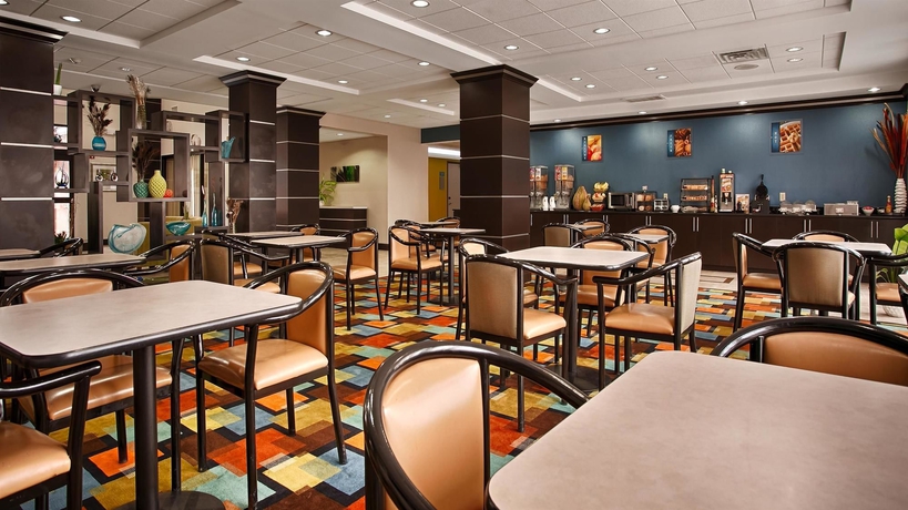 Imagen del bar/restaurante del Hotel Spark By Hilton Houston Bush Intercontinental Airport. Foto 3