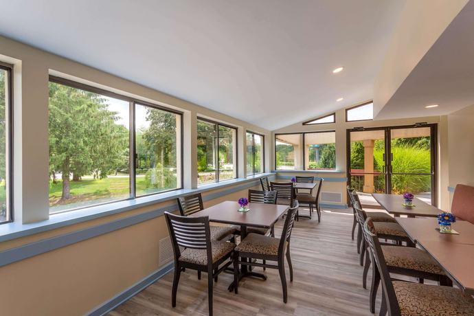 Imagen del bar/restaurante del Hotel Spark By Hilton Mystic Groton. Foto 4