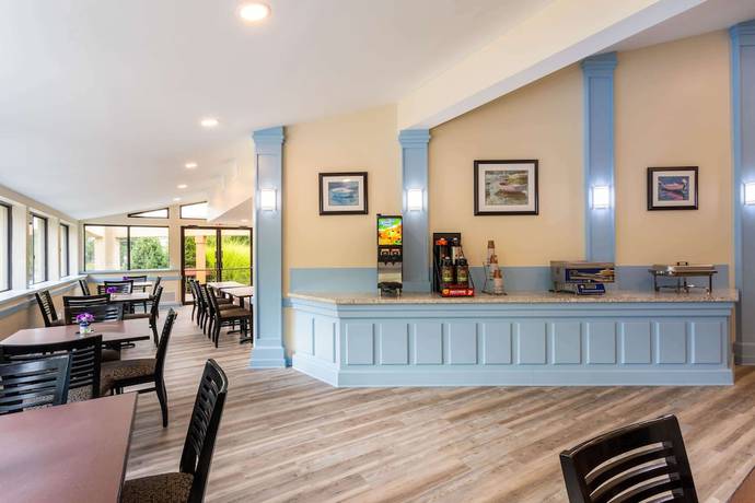 Imagen del bar/restaurante del Hotel Spark By Hilton Mystic Groton. Foto 6