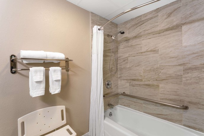 Imagen de la habitación del Hotel Spark By Hilton Mystic Groton. Foto 12