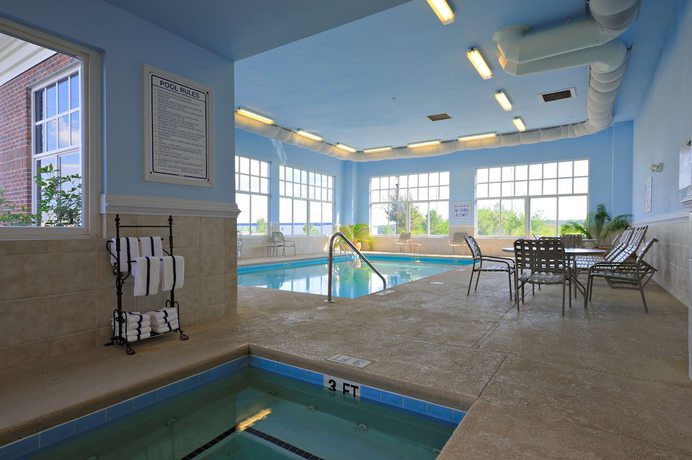 Imagen de la piscina del Hotel Spark By Hilton Orangeburg. Foto 19