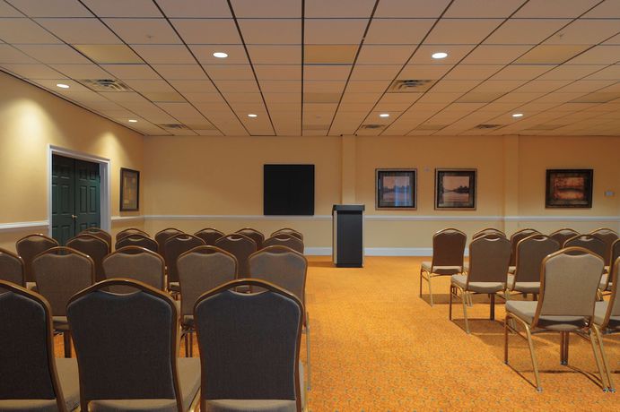 Imagen de los interiores del Hotel Spark By Hilton Orangeburg. Foto 18