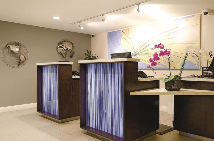 Imagen de los interiores del Hotel Spark By Hilton San Jose Airport. Foto 10