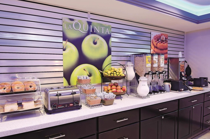 Imagen del bar/restaurante del Hotel Spark By Hilton San Jose Airport. Foto 6