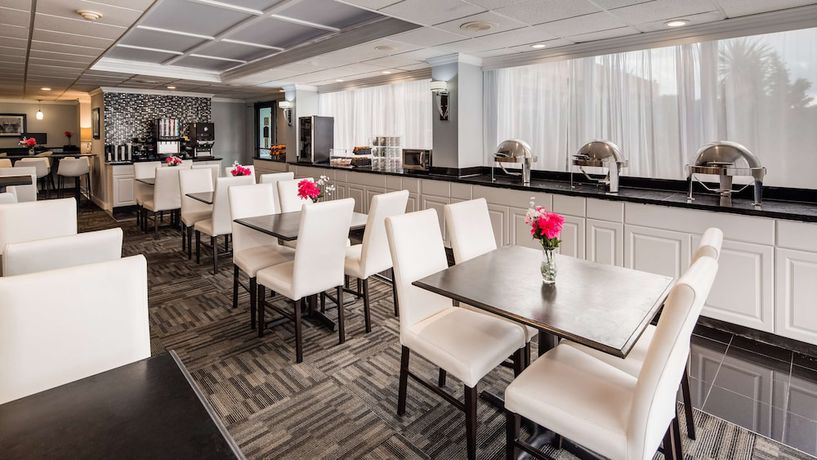 Imagen del bar/restaurante del Hotel Spark By Hilton Williamsburg Historic Area. Foto 2