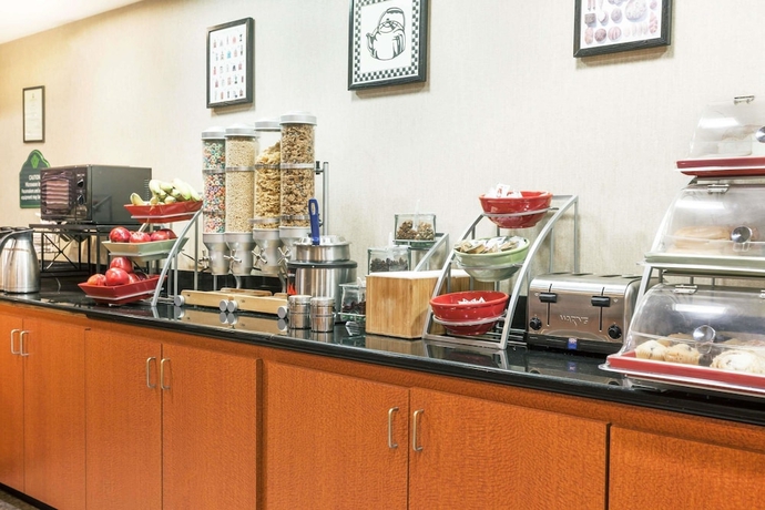Imagen del bar/restaurante del Hotel Spark By Hilton Winchester. Foto 2