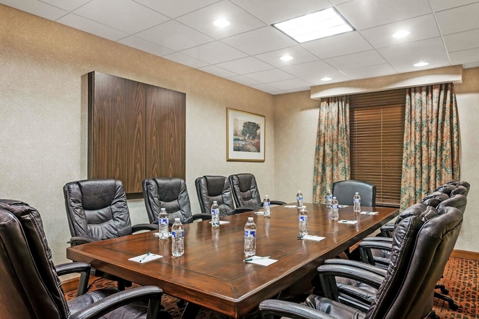Imagen de los interiores del Hotel Spark By Hilton Winchester. Foto 15