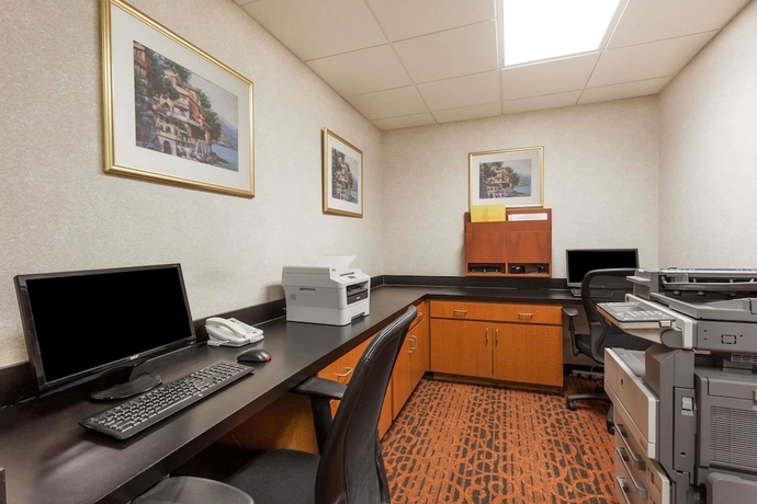 Imagen de los interiores del Hotel Spark By Hilton Winchester. Foto 16